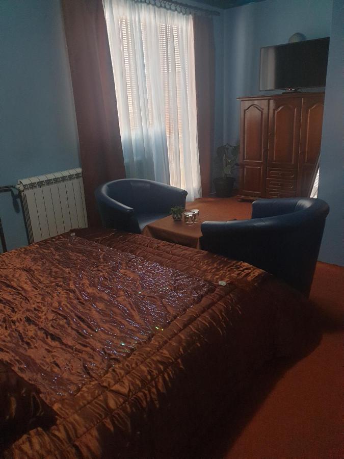 Guesthouse Prenociste Faraon Плевля Екстериор снимка