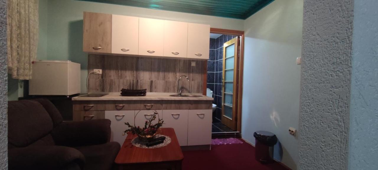 Guesthouse Prenociste Faraon Плевля Екстериор снимка