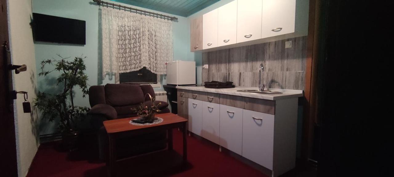 Guesthouse Prenociste Faraon Плевля Екстериор снимка